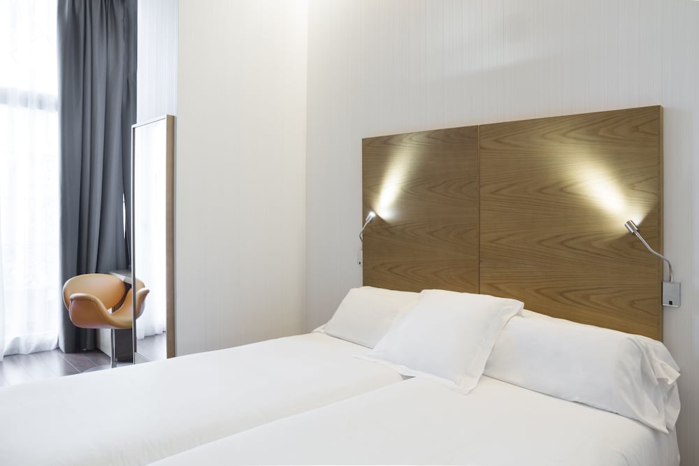 Petit Palace Plaza Malaga Hotel — Hotel rooms in Malaga, Andalusia