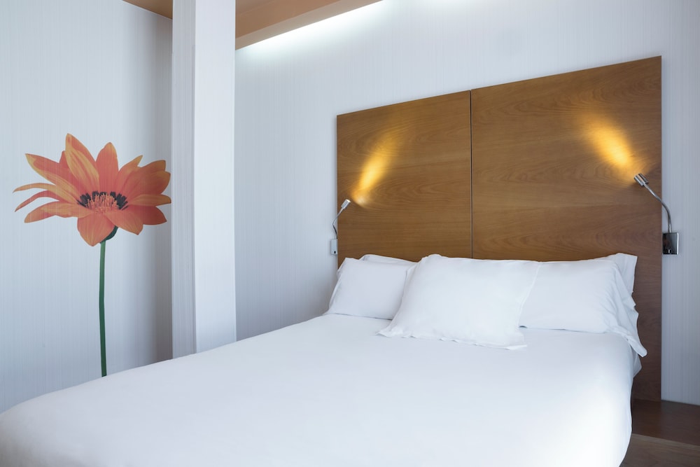 Petit Palace Plaza Malaga Hotel — Hotel rooms in Malaga, Andalusia