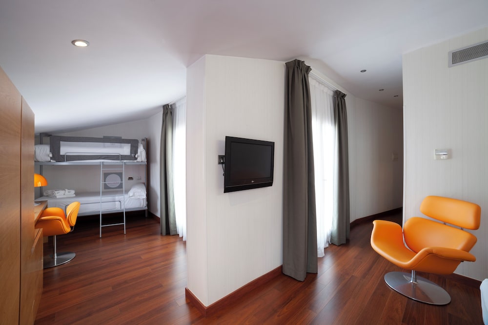 Petit Palace Plaza Malaga Hotel — Hotel rooms in Malaga, Andalusia