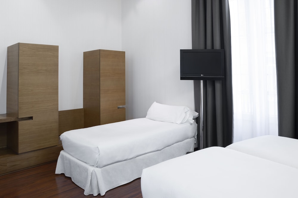 Petit Palace Plaza Malaga Hotel — Hotel rooms in Malaga, Andalusia