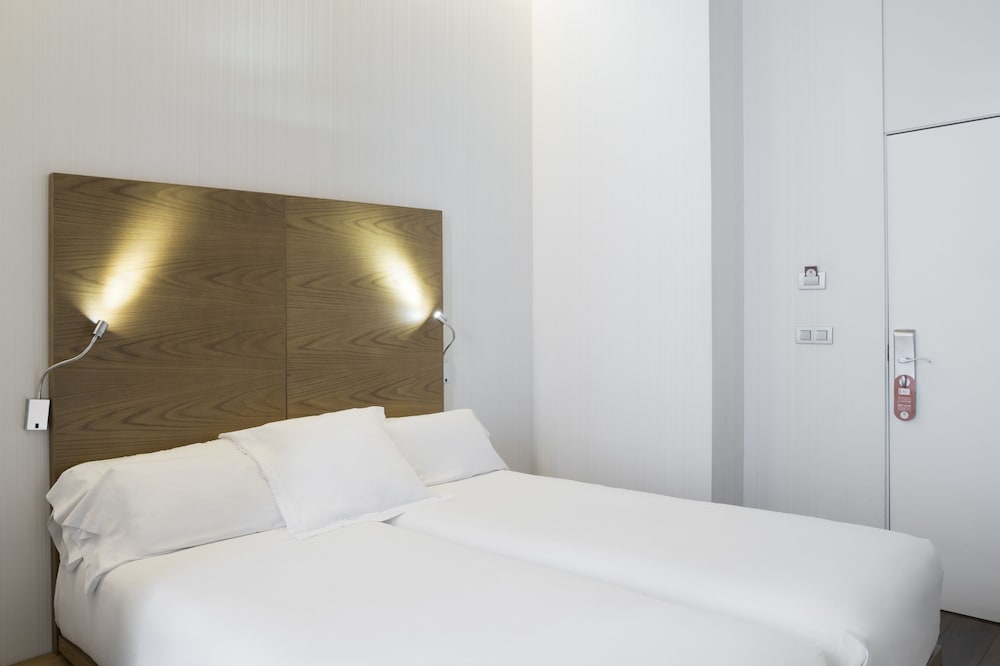Petit Palace Plaza Malaga Hotel — Hotel rooms in Malaga, Andalusia