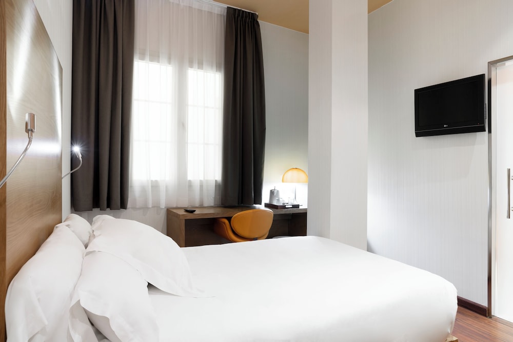 Petit Palace Plaza Malaga Hotel — Hotel rooms in Malaga, Andalusia