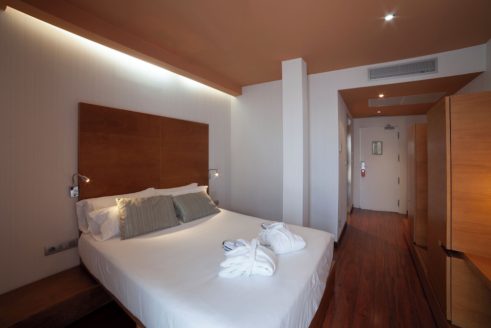 Petit Palace Plaza Malaga Hotel — Hotel rooms in Malaga, Andalusia