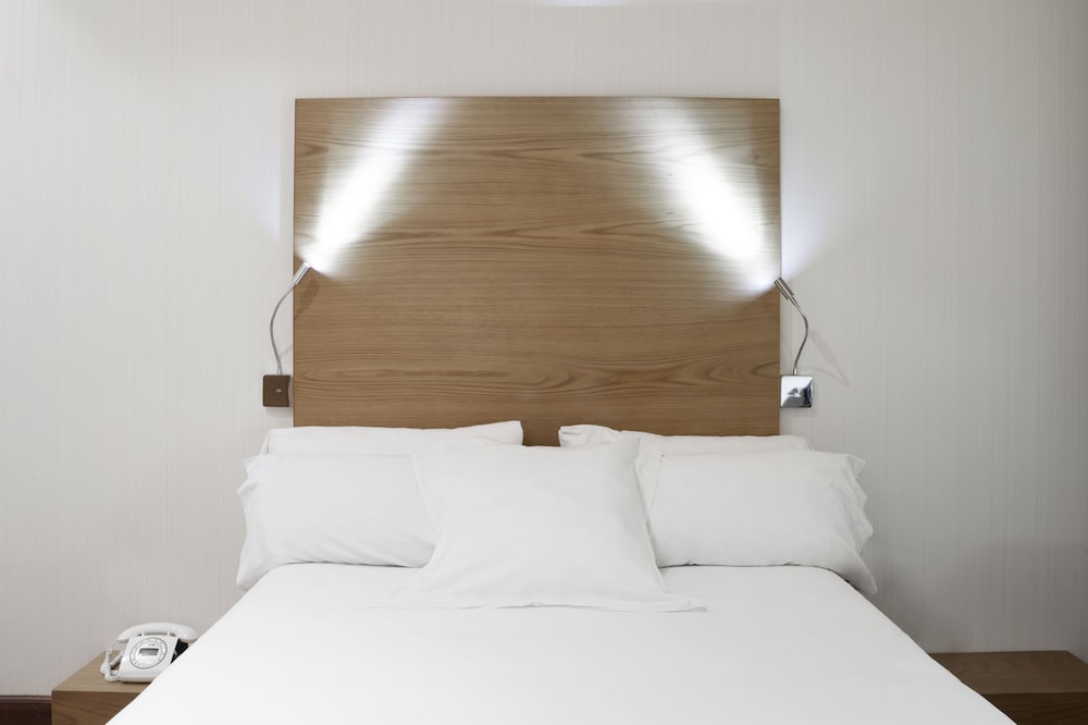 Petit Palace Plaza Malaga Hotel — Hotel rooms in Malaga, Andalusia