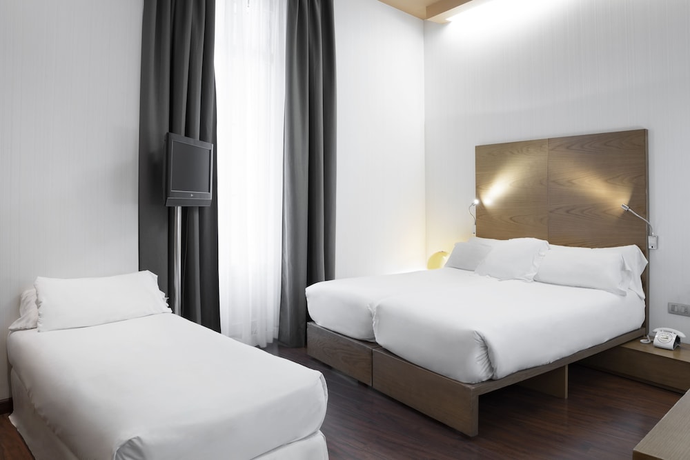 Petit Palace Plaza Malaga Hotel — Hotel rooms in Malaga, Andalusia