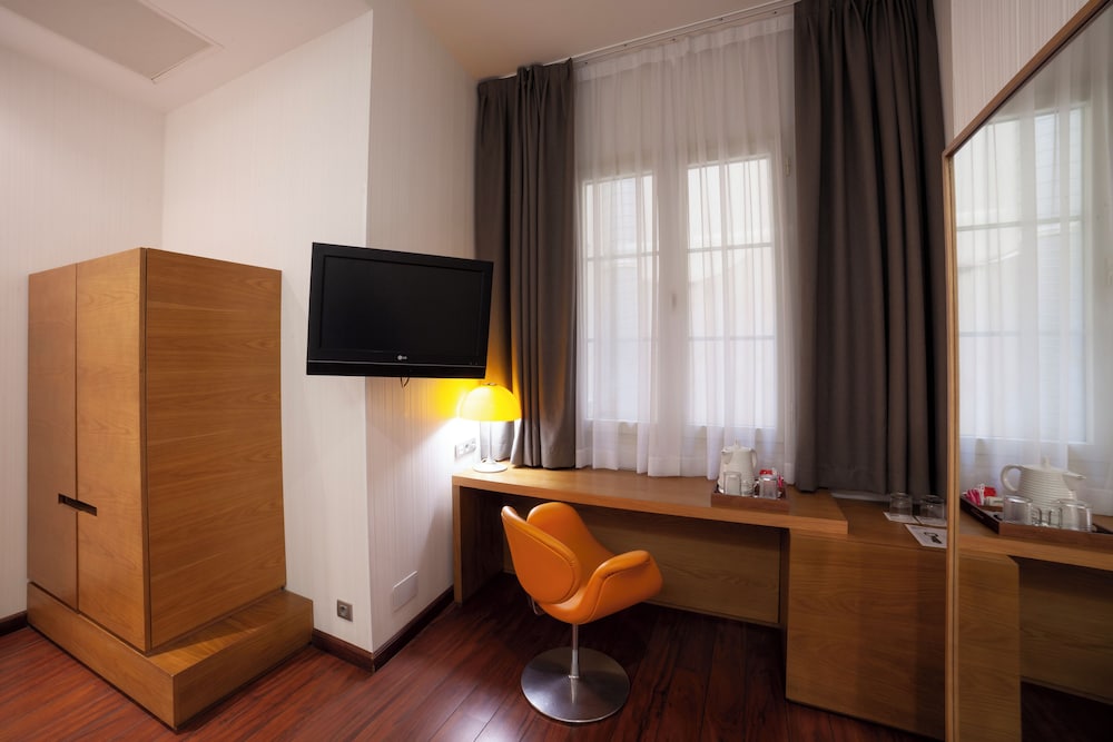 Petit Palace Plaza Malaga Hotel — Hotel rooms in Malaga, Andalusia