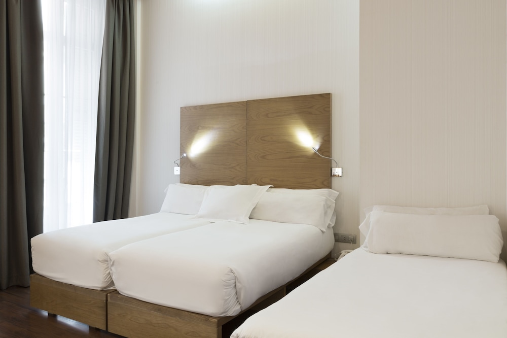 Petit Palace Plaza Malaga Hotel — Hotel rooms in Malaga, Andalusia