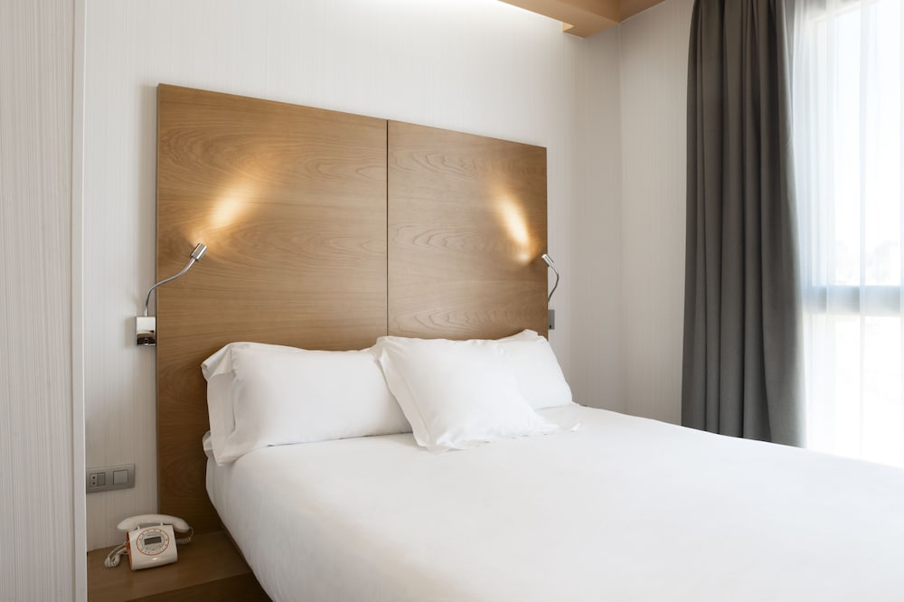 Petit Palace Plaza Malaga Hotel — Hotel rooms in Malaga, Andalusia