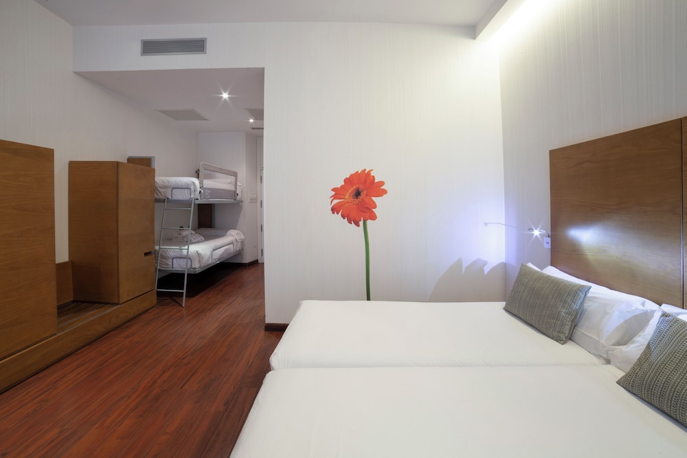 Petit Palace Plaza Malaga Hotel — Hotel rooms in Malaga, Andalusia