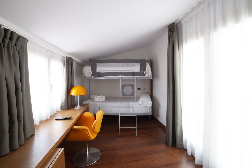 Petit Palace Plaza Malaga Hotel — Hotel rooms in Malaga, Andalusia