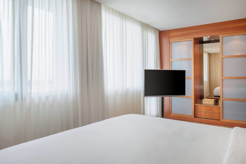 AC Hotel by Marriott Málaga Palacio — Hotel rooms in Malaga, Andalusia