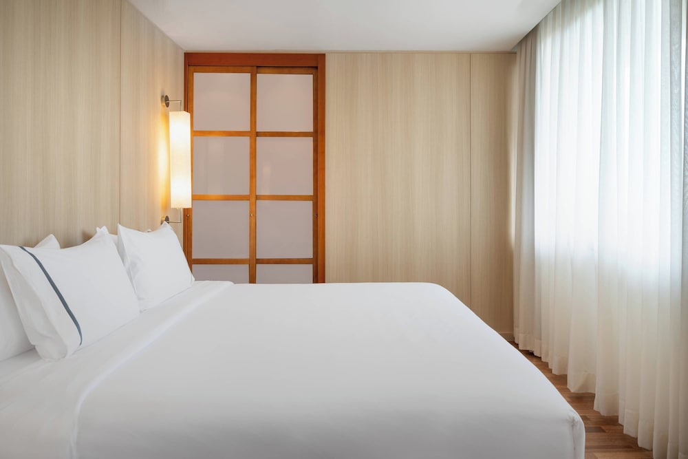 AC Hotel by Marriott Málaga Palacio — Hotel rooms in Malaga, Andalusia