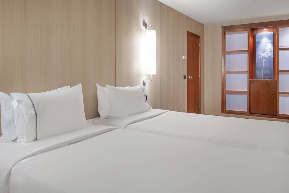 AC Hotel by Marriott Málaga Palacio — Hotel rooms in Malaga, Andalusia
