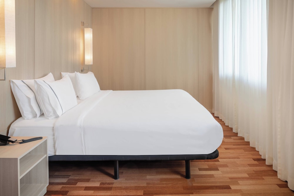 AC Hotel by Marriott Málaga Palacio — Hotel rooms in Malaga, Andalusia