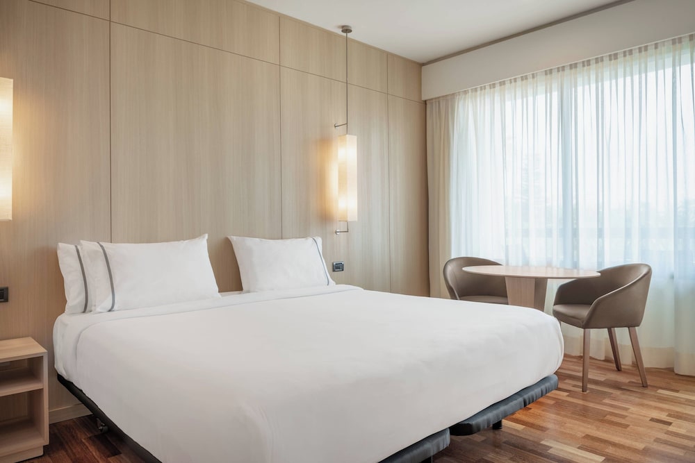 AC Hotel by Marriott Málaga Palacio — Hotel rooms in Malaga, Andalusia