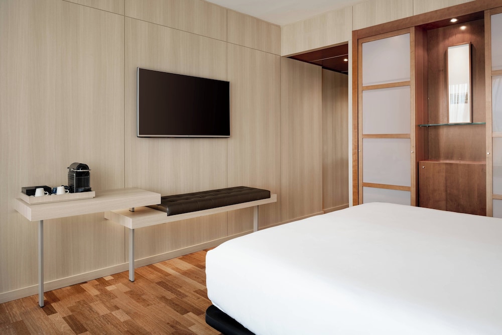 AC Hotel by Marriott Málaga Palacio — Hotel rooms in Malaga, Andalusia