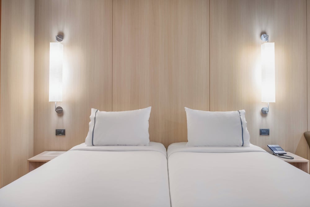 AC Hotel by Marriott Málaga Palacio — Hotel rooms in Malaga, Andalusia
