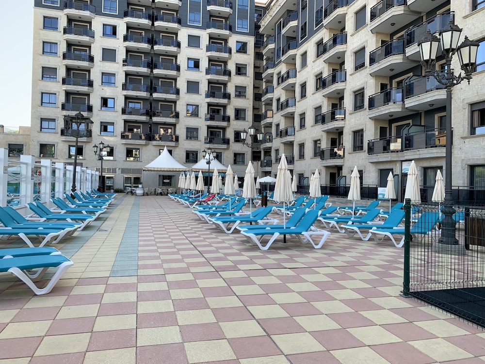Aparthotel Nuriasol — Hotel building in Fuengirola, Andalusia
