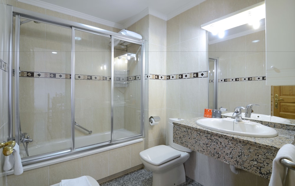 Aparthotel Nuriasol — Hotel rooms in Fuengirola, Andalusia