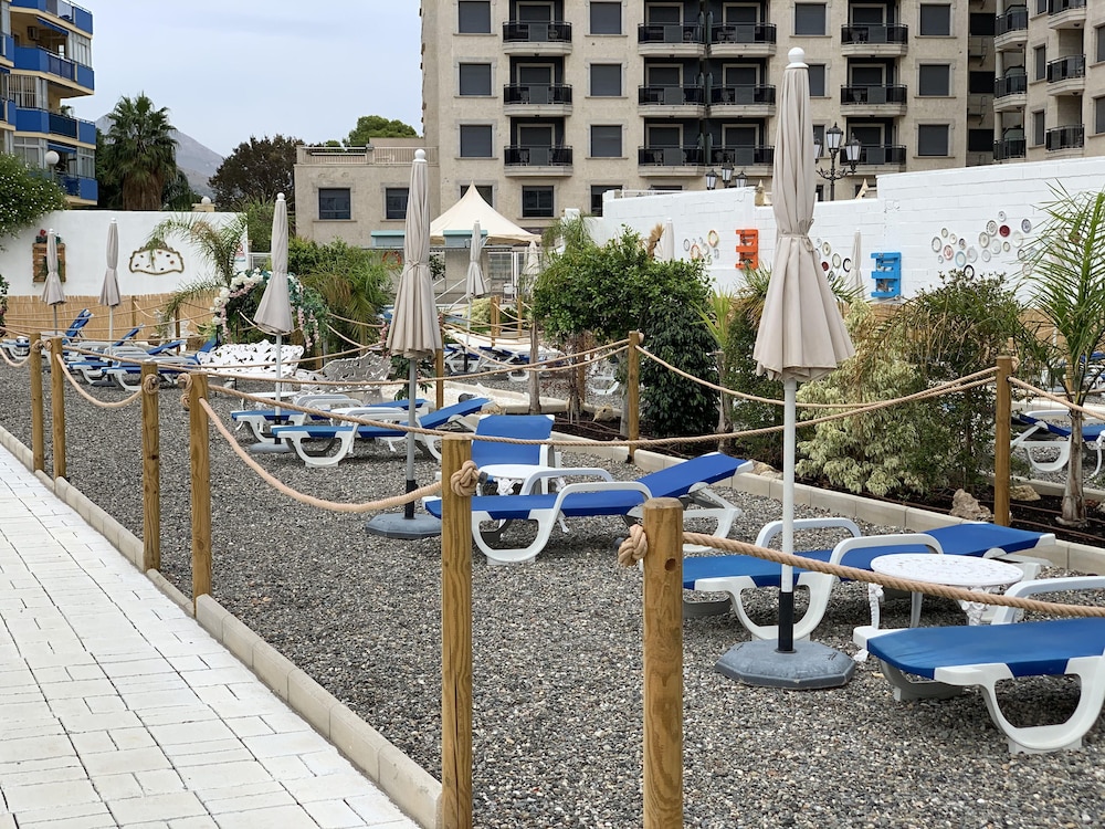 Aparthotel Nuriasol — Hotel building in Fuengirola, Andalusia