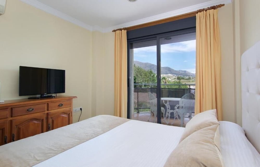 Aparthotel Nuriasol — Hotel rooms in Fuengirola, Andalusia
