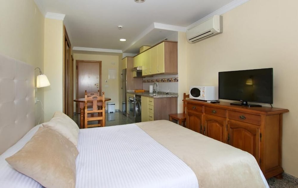 Aparthotel Nuriasol — Hotel rooms in Fuengirola, Andalusia