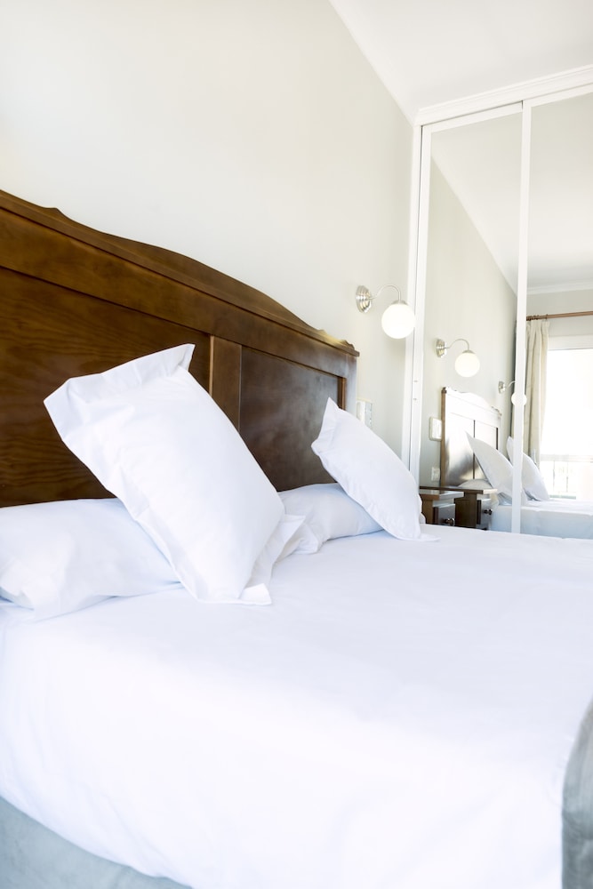 Hotel Toboso Chaparil — Hotel rooms in Nerja, Andalusia