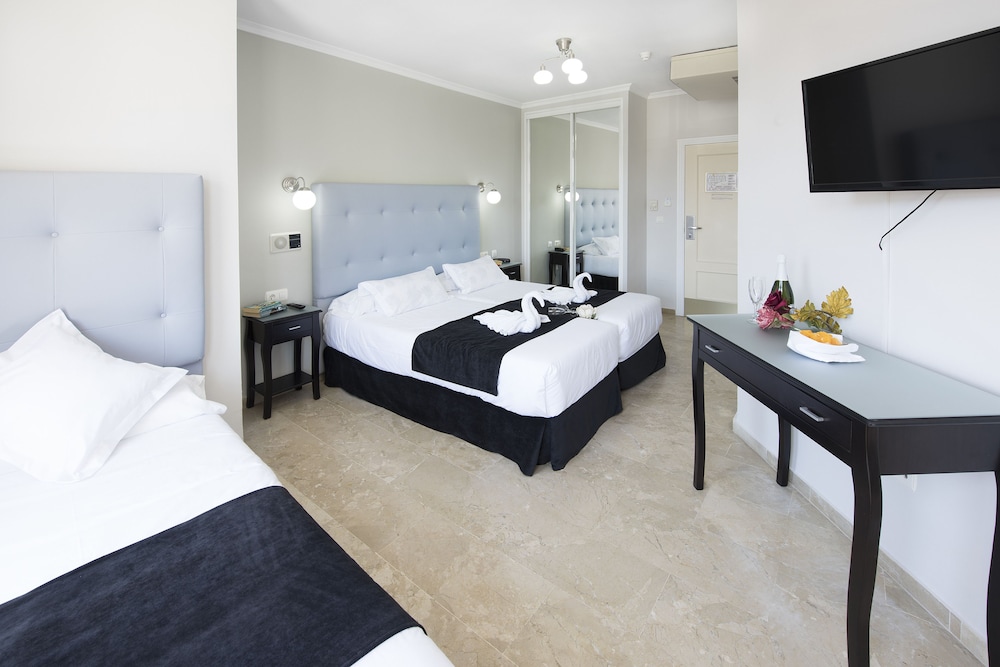 Hotel Toboso Chaparil — Hotel rooms in Nerja, Andalusia
