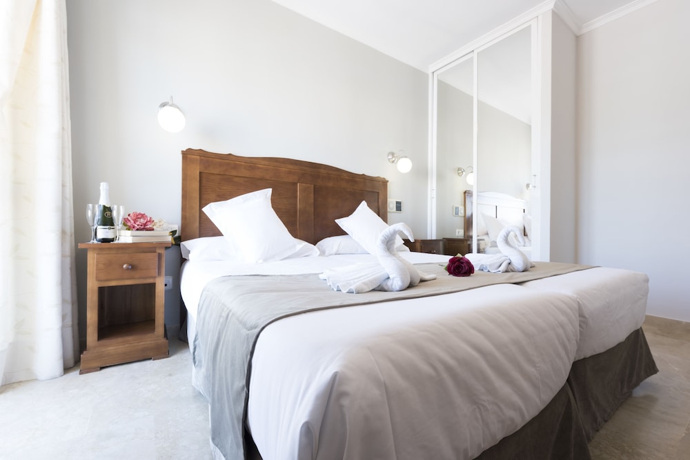 Hotel Toboso Chaparil — Hotel rooms in Nerja, Andalusia