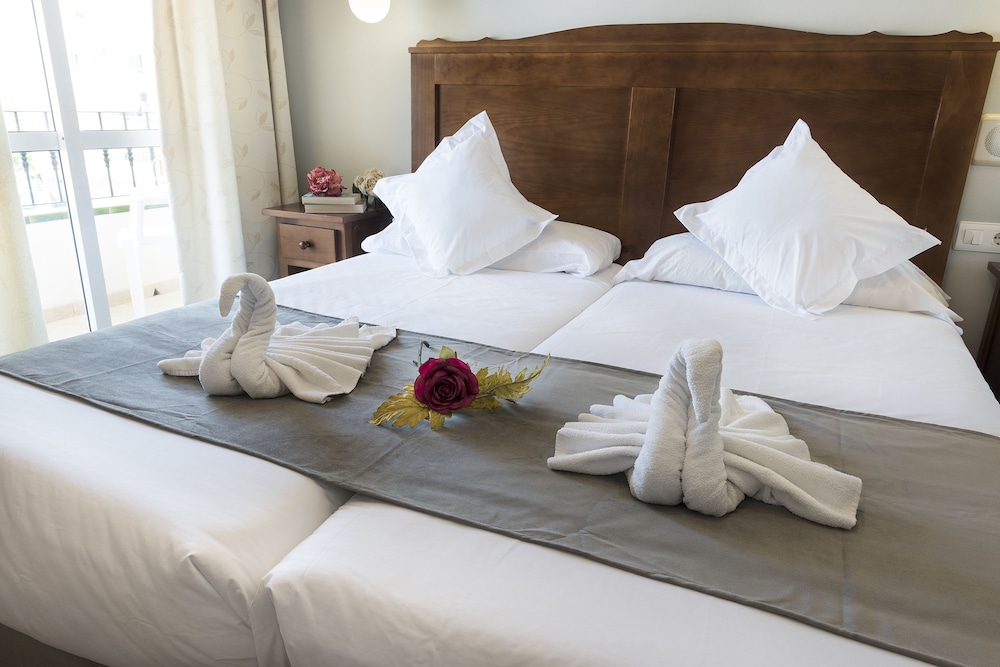 Hotel Toboso Chaparil — Hotel rooms in Nerja, Andalusia