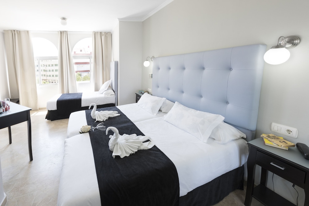 Hotel Toboso Chaparil — Hotel rooms in Nerja, Andalusia