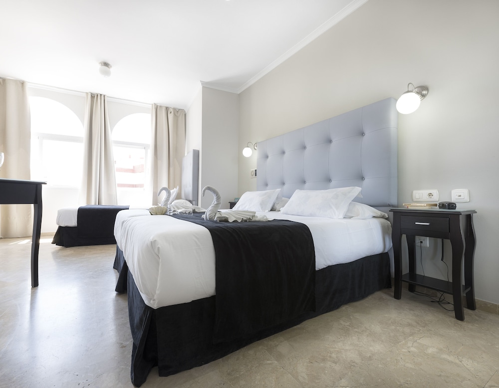 Hotel Toboso Chaparil — Hotel rooms in Nerja, Andalusia