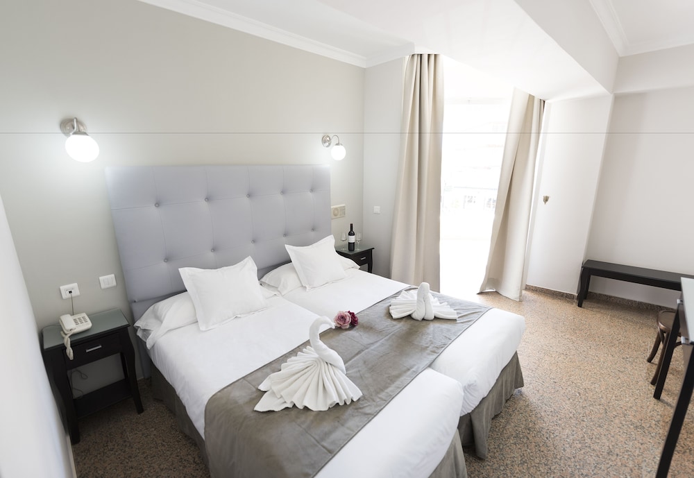 Hotel Toboso Chaparil — Hotel rooms in Nerja, Andalusia