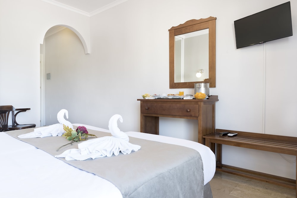 Hotel Toboso Chaparil — Hotel rooms in Nerja, Andalusia
