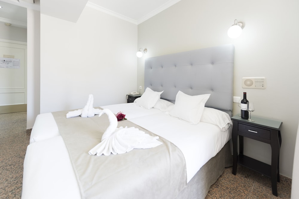 Hotel Toboso Chaparil — Hotel rooms in Nerja, Andalusia