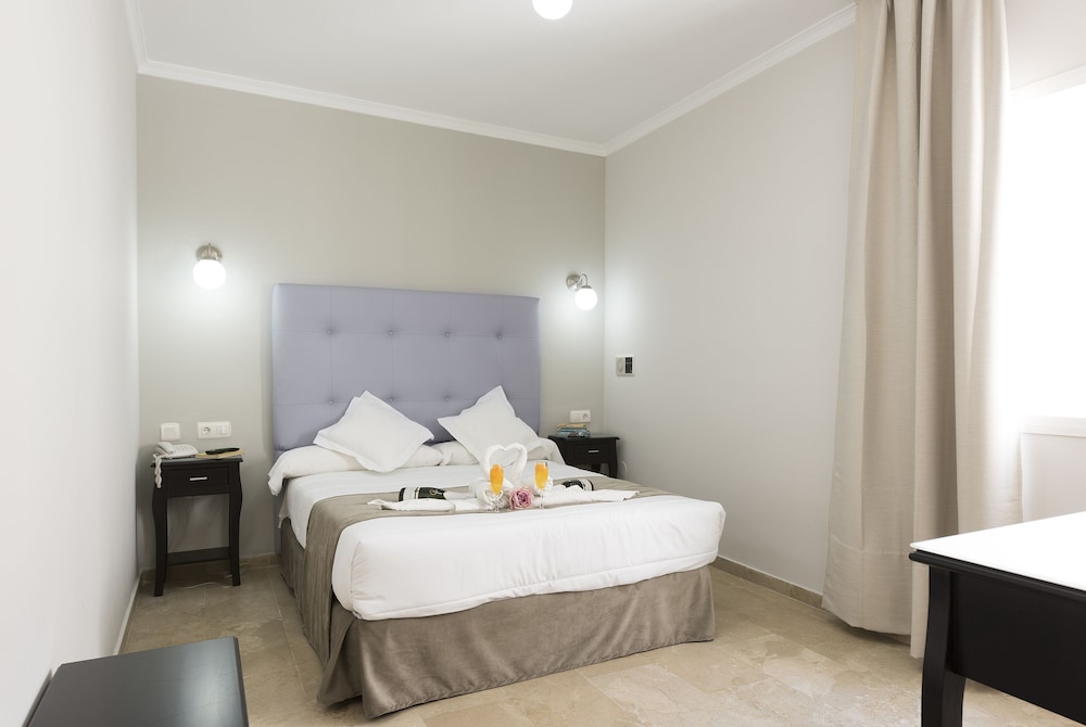 Hotel Toboso Chaparil — Hotel rooms in Nerja, Andalusia