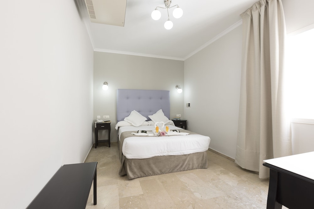 Hotel Toboso Chaparil — Hotel rooms in Nerja, Andalusia