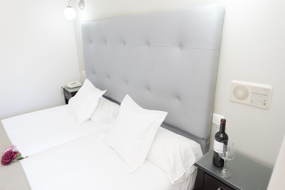 Hotel Toboso Chaparil — Hotel rooms in Nerja, Andalusia