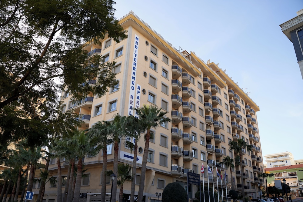 Mediterraneo Real Apartamentos Turísticos — Hotel building in Fuengirola, Andalusia
