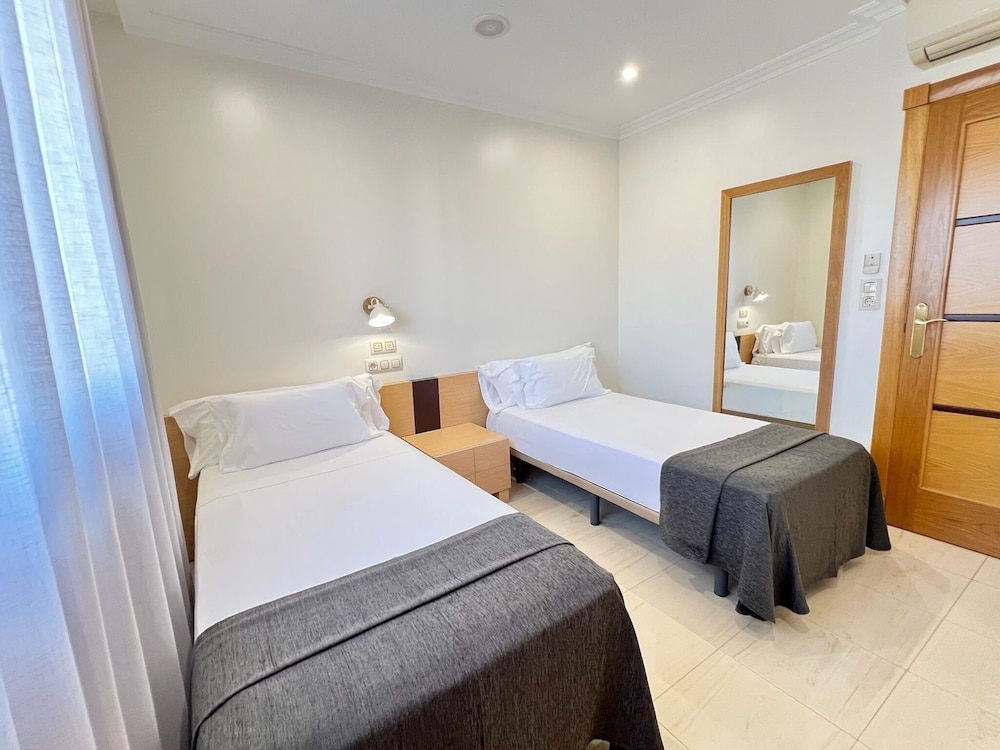 Mediterraneo Real Apartamentos Turísticos — Hotel rooms in Fuengirola, Andalusia