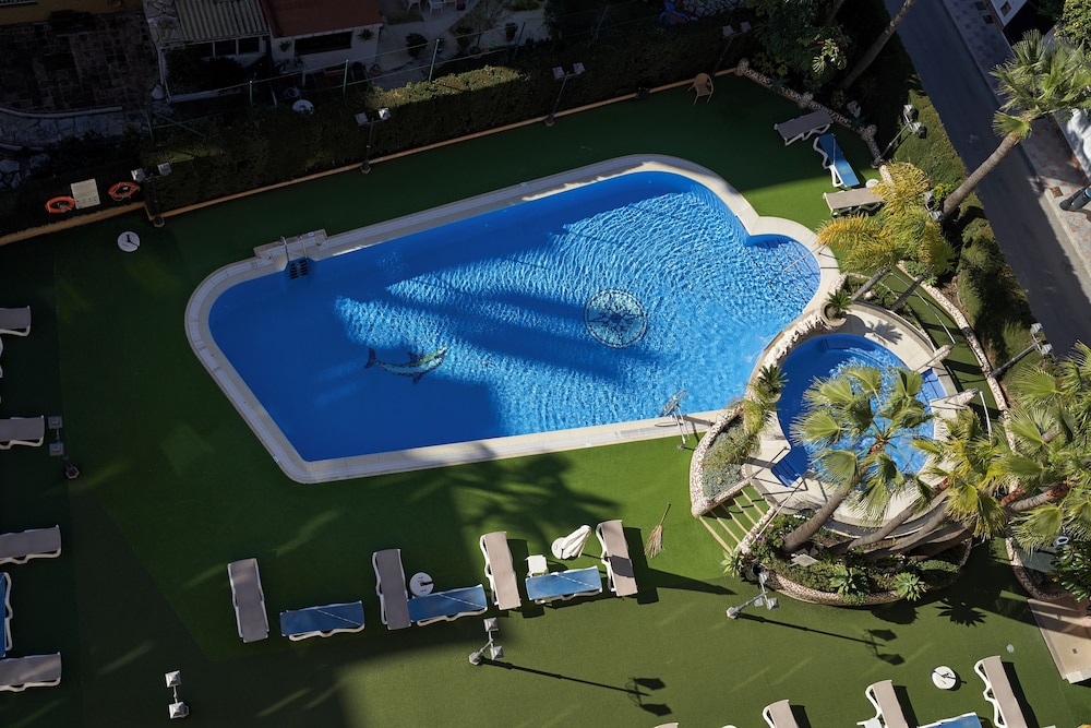 Mediterraneo Real Apartamentos Turísticos — Swimming pool in Fuengirola, Andalusia