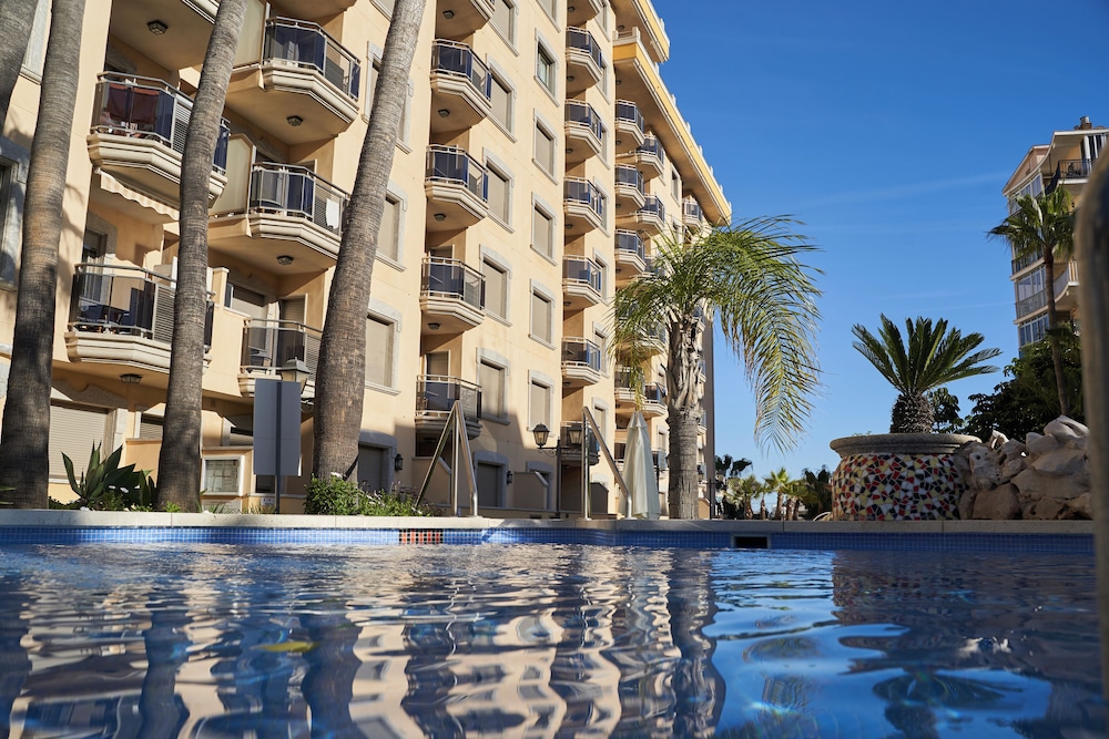 Mediterraneo Real Apartamentos Turísticos — Hotel building in Fuengirola, Andalusia