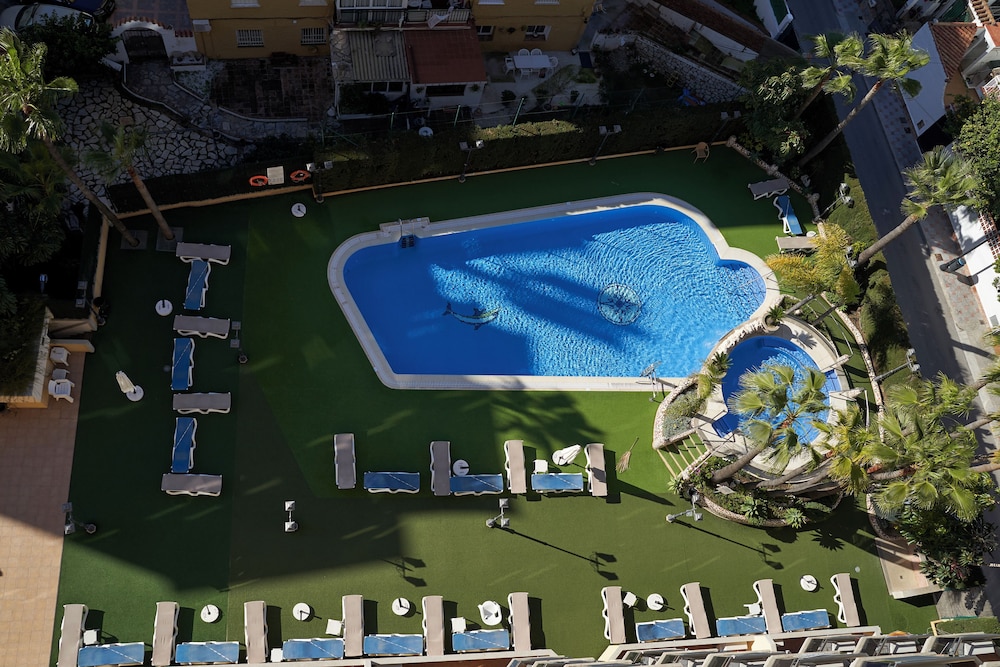 Mediterraneo Real Apartamentos Turísticos — Swimming pool in Fuengirola, Andalusia