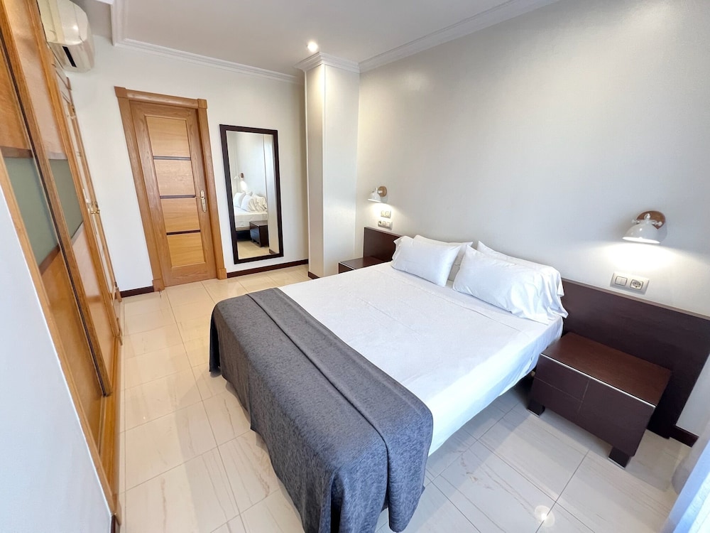 Mediterraneo Real Apartamentos Turísticos — Hotel rooms in Fuengirola, Andalusia