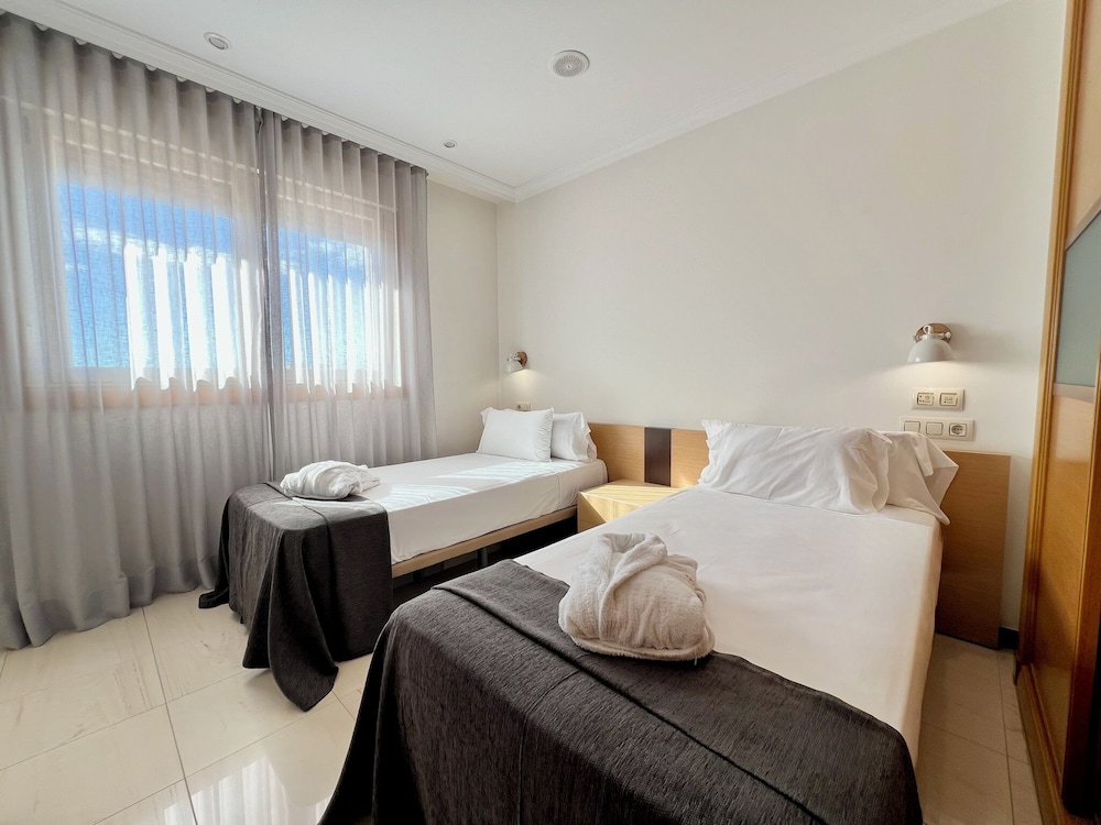 Mediterraneo Real Apartamentos Turísticos — Hotel rooms in Fuengirola, Andalusia