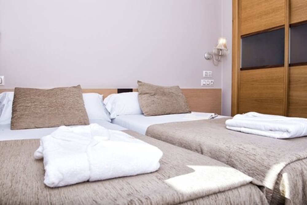 Mediterraneo Real Apartamentos Turísticos — Hotel rooms in Fuengirola, Andalusia