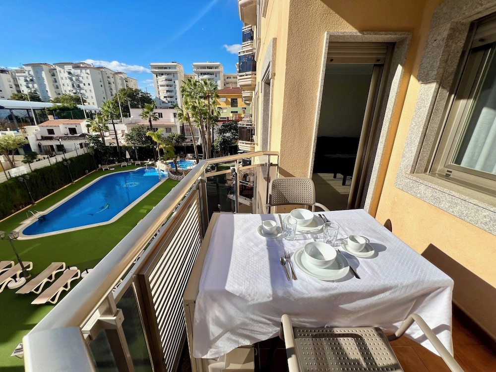 Mediterraneo Real Apartamentos Turísticos — Swimming pool in Fuengirola, Andalusia