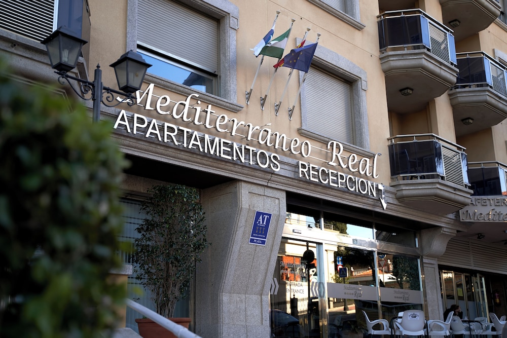 Mediterraneo Real Apartamentos Turísticos — Hotel building in Fuengirola, Andalusia