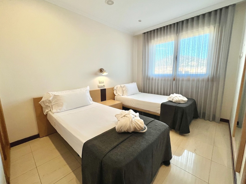 Mediterraneo Real Apartamentos Turísticos — Hotel rooms in Fuengirola, Andalusia