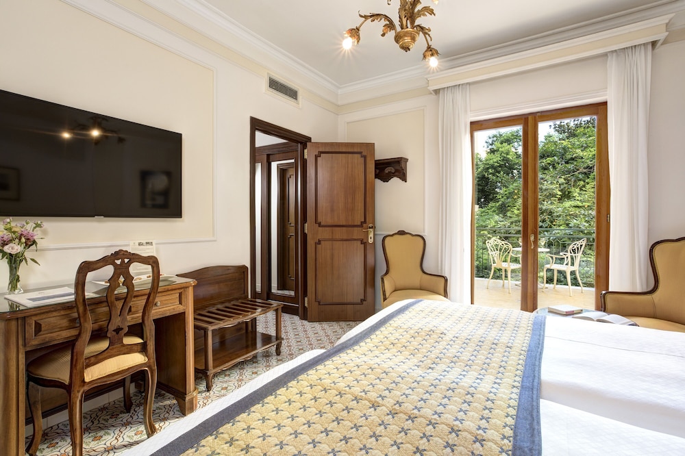 Grand Hotel De La Ville — Hotel rooms in Sorrento, Campania
